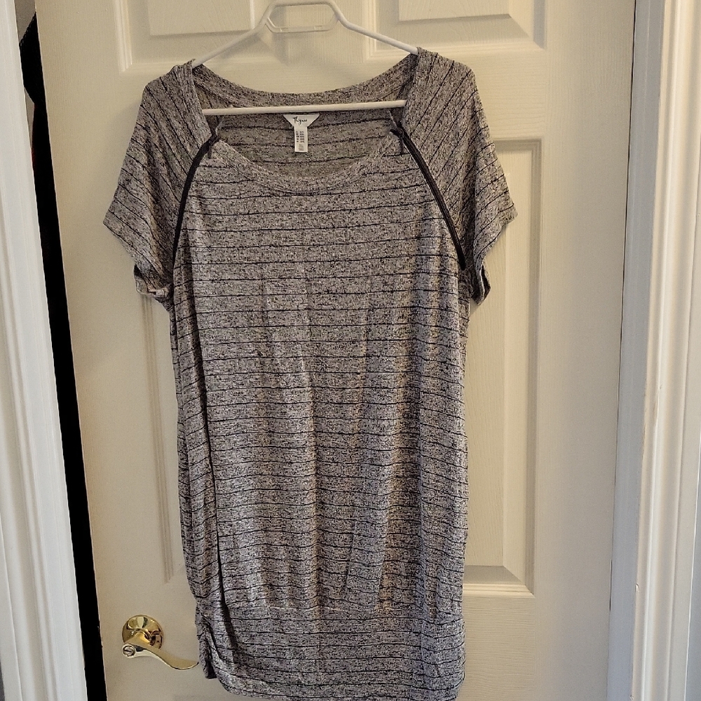 Thyme Maternity Shirt Xl
